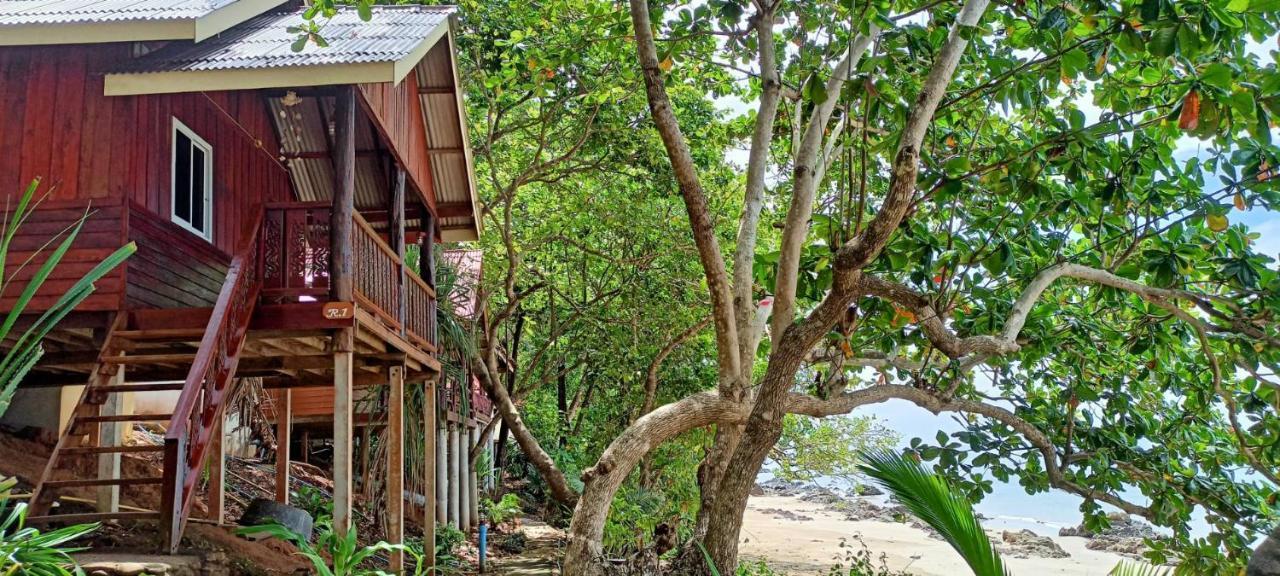 Kohjum Seafront Resort Koh Jum Exterior foto