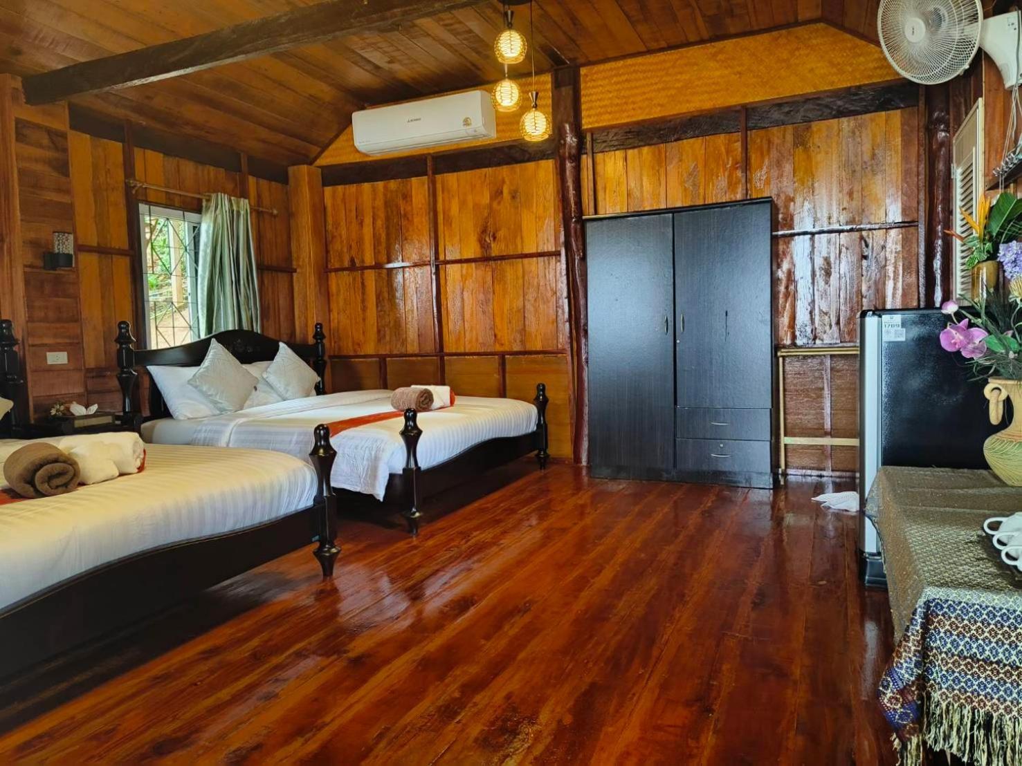Kohjum Seafront Resort Koh Jum Exterior foto