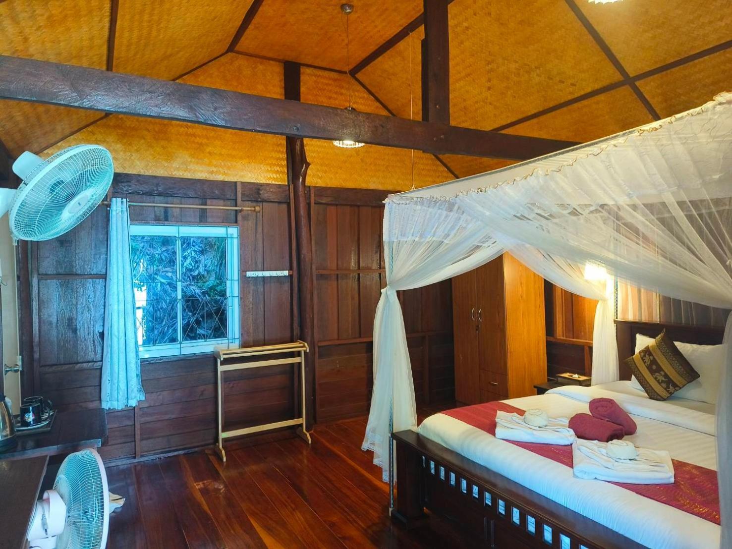 Kohjum Seafront Resort Koh Jum Exterior foto