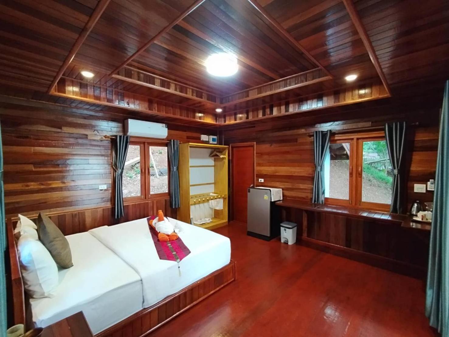 Kohjum Seafront Resort Koh Jum Exterior foto