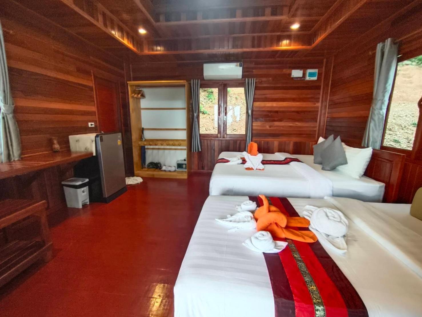 Kohjum Seafront Resort Koh Jum Exterior foto
